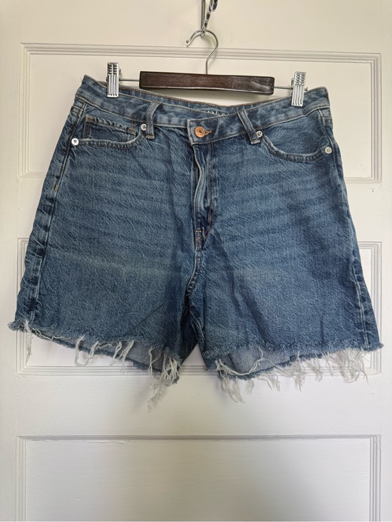 American Eagle Outfitters Pants - American Eagle Outfitters Highest Rise Mom Frayed Raw Hem Blue Denim Shorts Sz 8